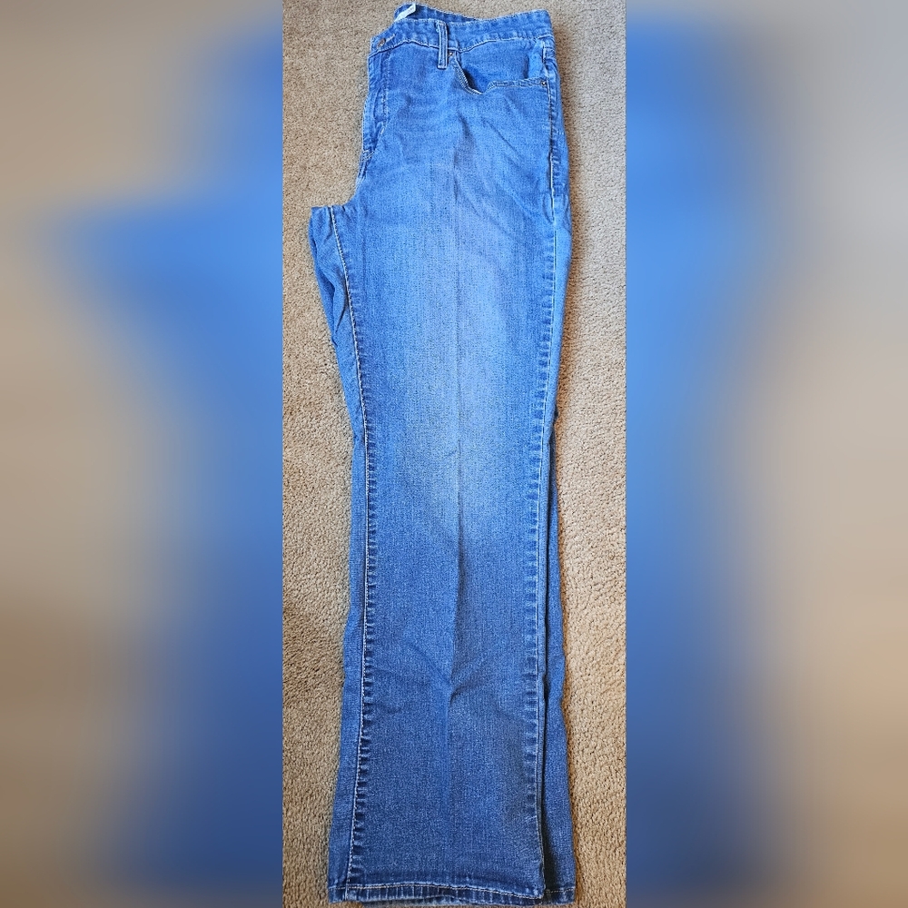 Women's Levi's 314 Shaping Straight Jeans - Picture 5 of 5